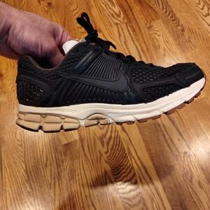 Nike Black and W Sneakers